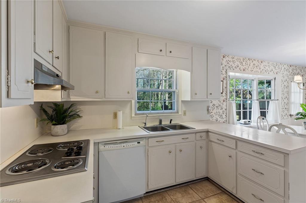 1502 Hobbs Road Greensboro, NC 27410 - Photo 15 of 34 Gallery Image 15