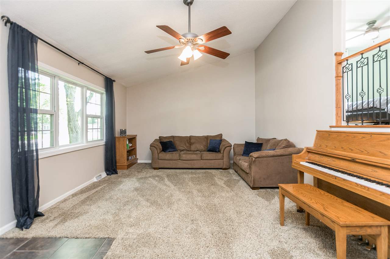 905 Alpine Road Marion, IA 52302 - Photo 4 of 28 Gallery Image 4