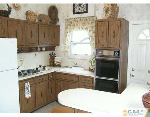 60 Drake Place Colonia, NJ 07067 - Photo 2 of 8 Gallery Image 2