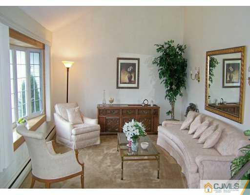 60 Drake Place Colonia, NJ 07067 - Photo 4 of 8 Gallery Image 4