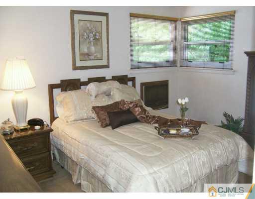 60 Drake Place Colonia, NJ 07067 - Photo 6 of 8 Gallery Image 6