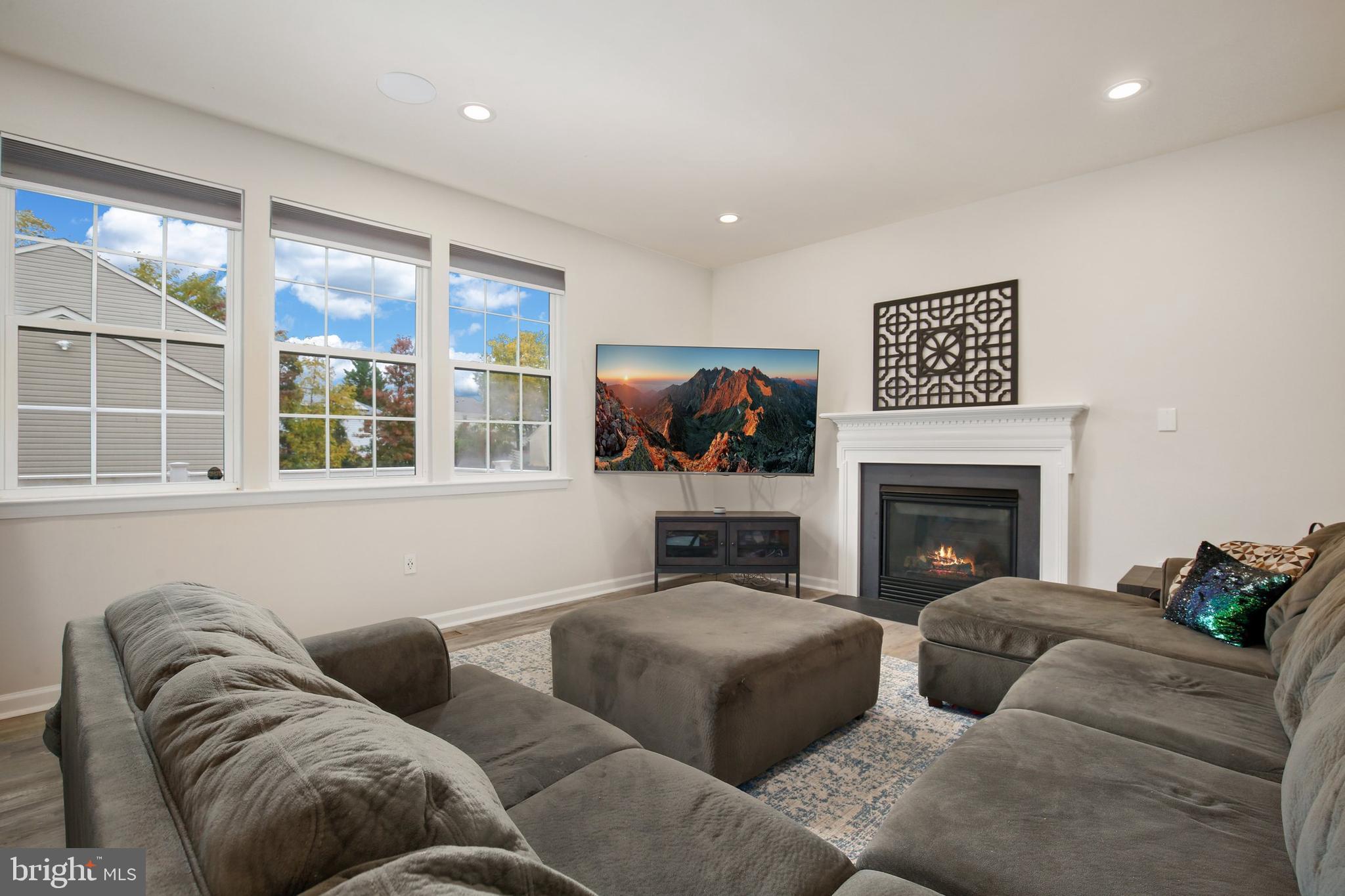 9600 Chaton Road Laurel, MD 20723 - Photo 9 of 42 Great Room / Family Room
