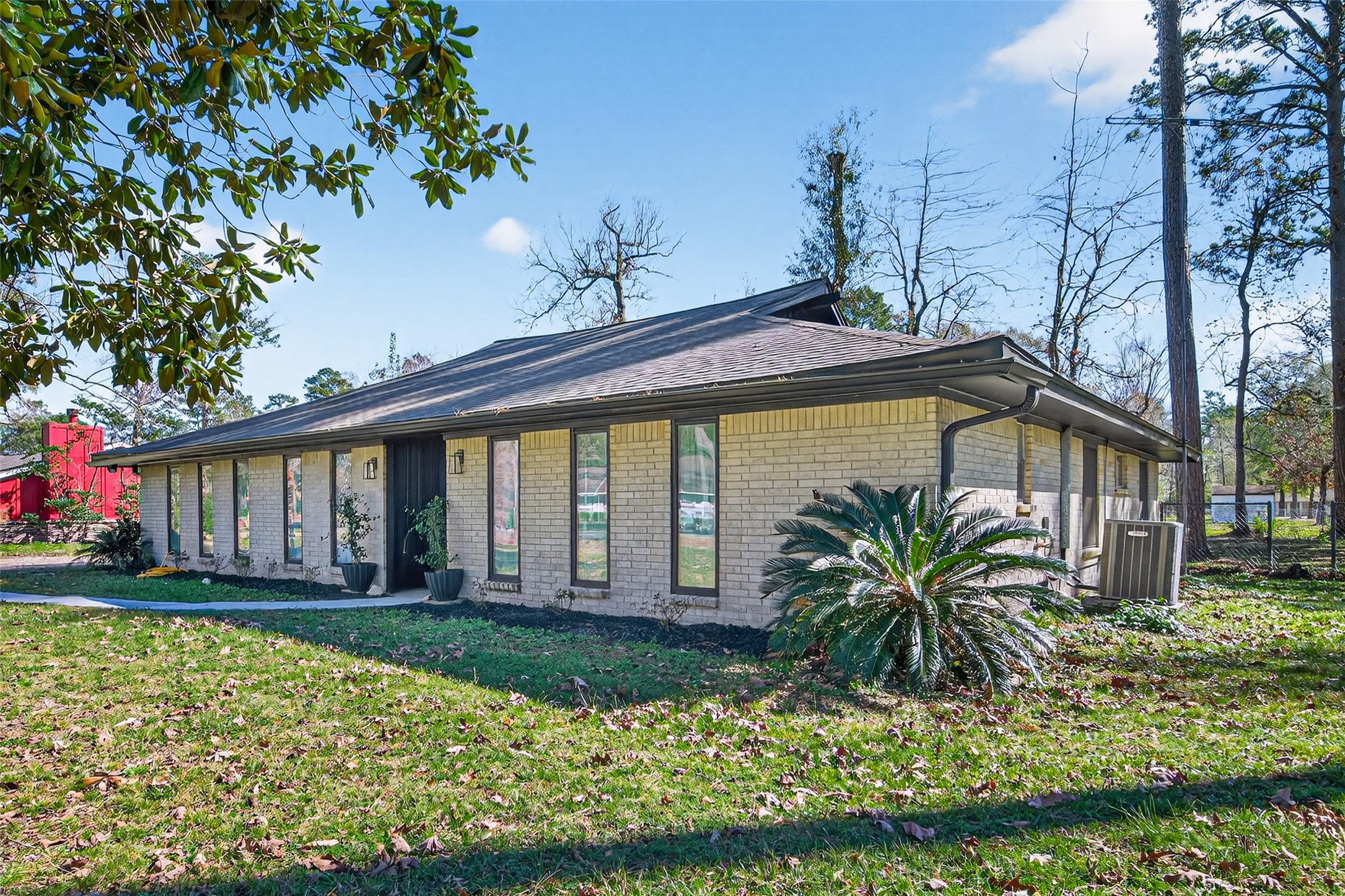 15335 Robin Trail Conroe, TX 77302 - Photo 3 of 38