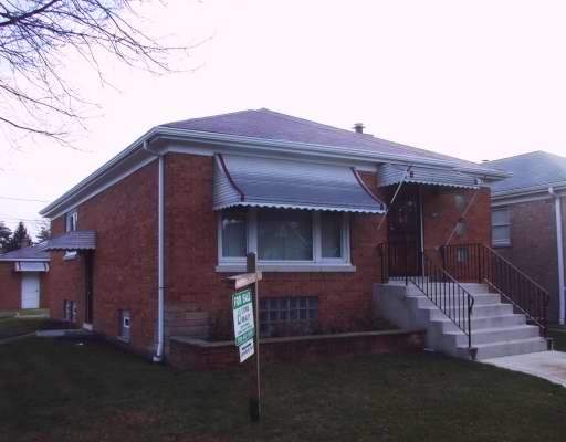 2301 Northgate Avenue North Riverside, IL 60546 - Photo 1 of 1 a front view of a house with a yard