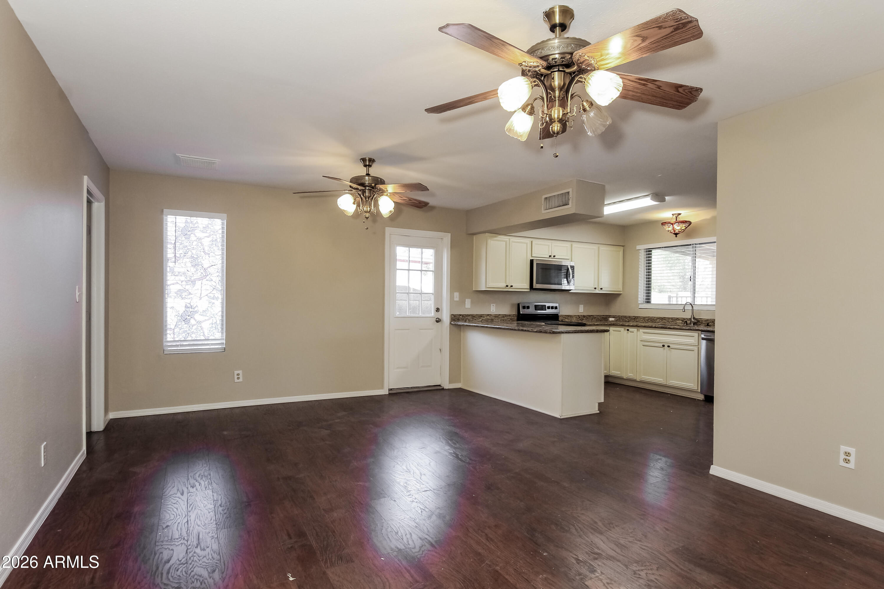 2839 West Wagoner Road Phoenix, AZ 85053 - Photo 8 of 15 1020634.2839 W WAGONER RD - Dining Room