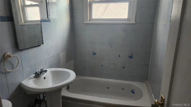 $4,000 | 75 Ingraham Street, Hempstead, NY 11550