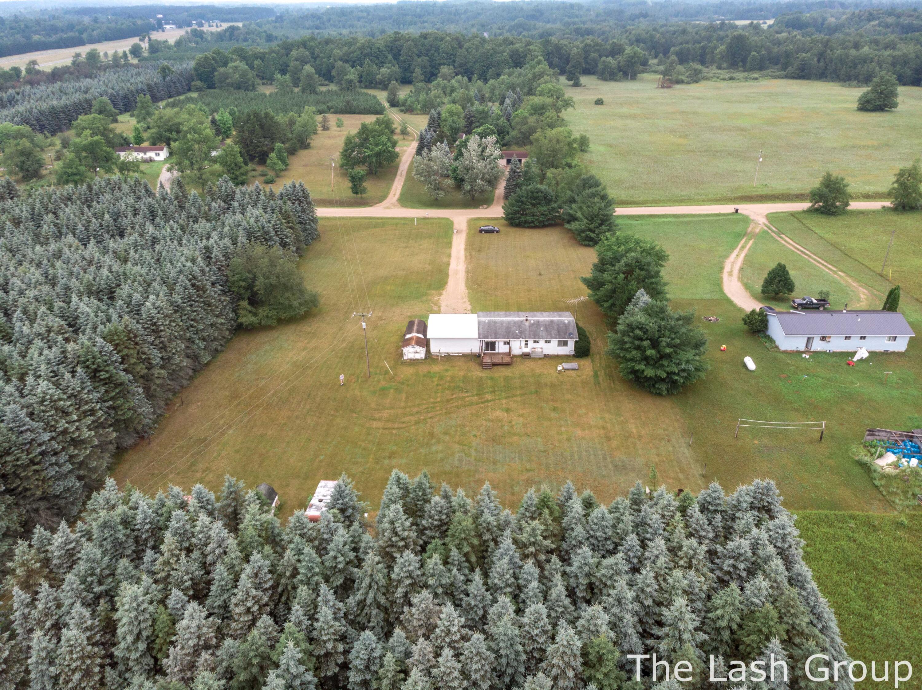 21387 West 6 Mile Road Reed City, MI 49677 - Photo 2 of 31 21387 6 Mile-38