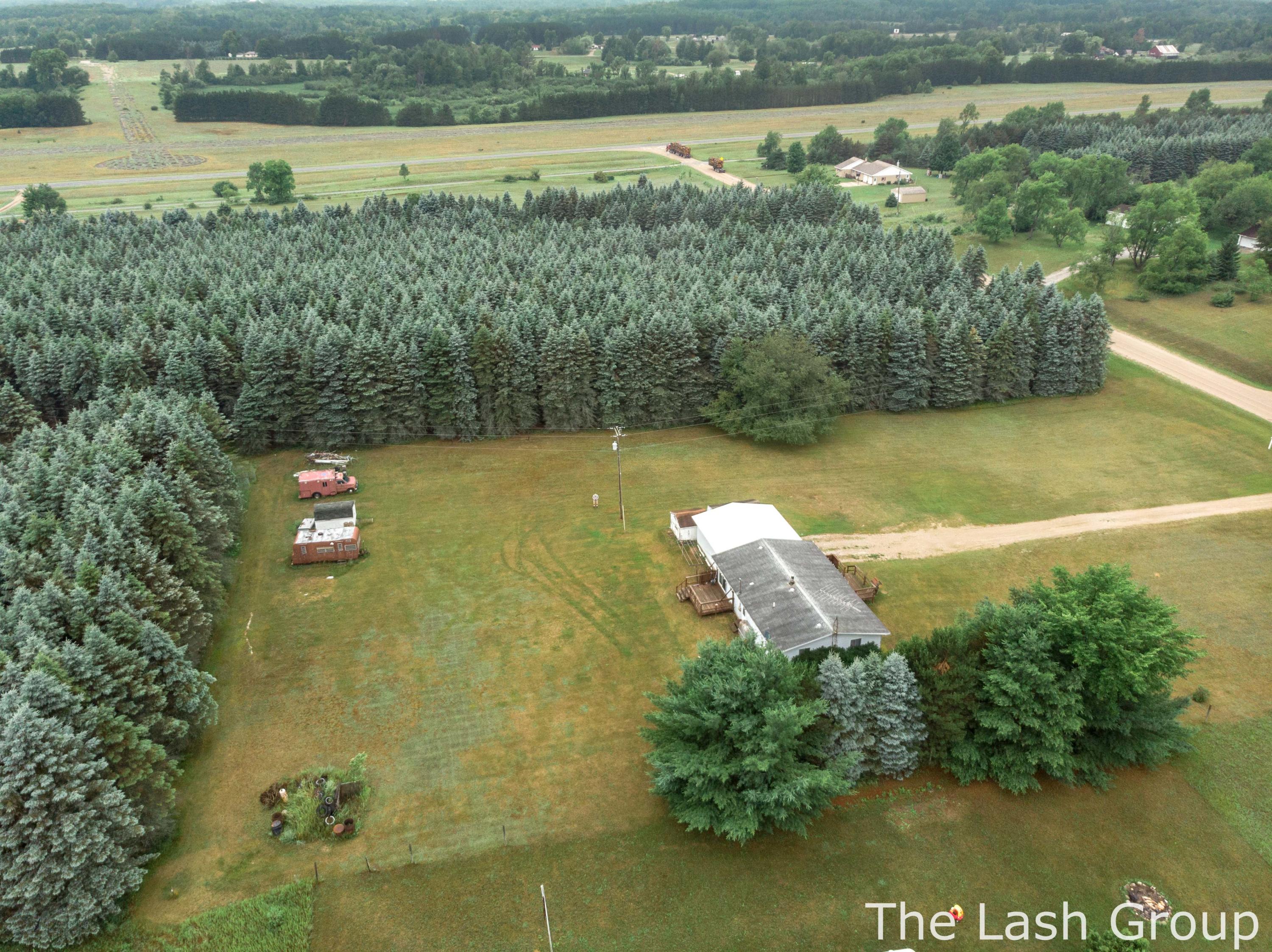 21387 West 6 Mile Road Reed City, MI 49677 - Photo 3 of 31 21387 6 Mile-39