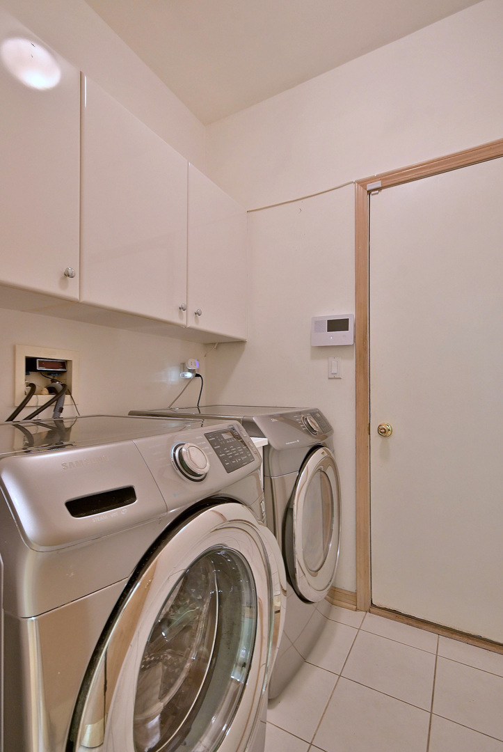 1735 Park Ridge Point Park Ridge, IL 60068 - Photo 16 of 64 a utility room with dryer and washer