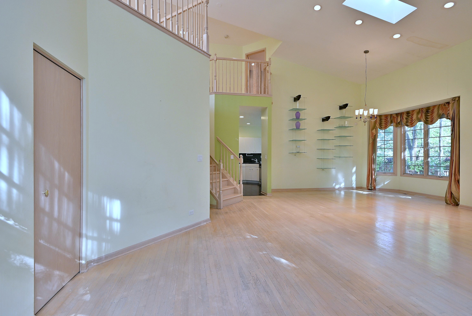 1735 Park Ridge Point Park Ridge, IL 60068 - Photo 3 of 64 a view of a livingroom with a hall and wooden floor