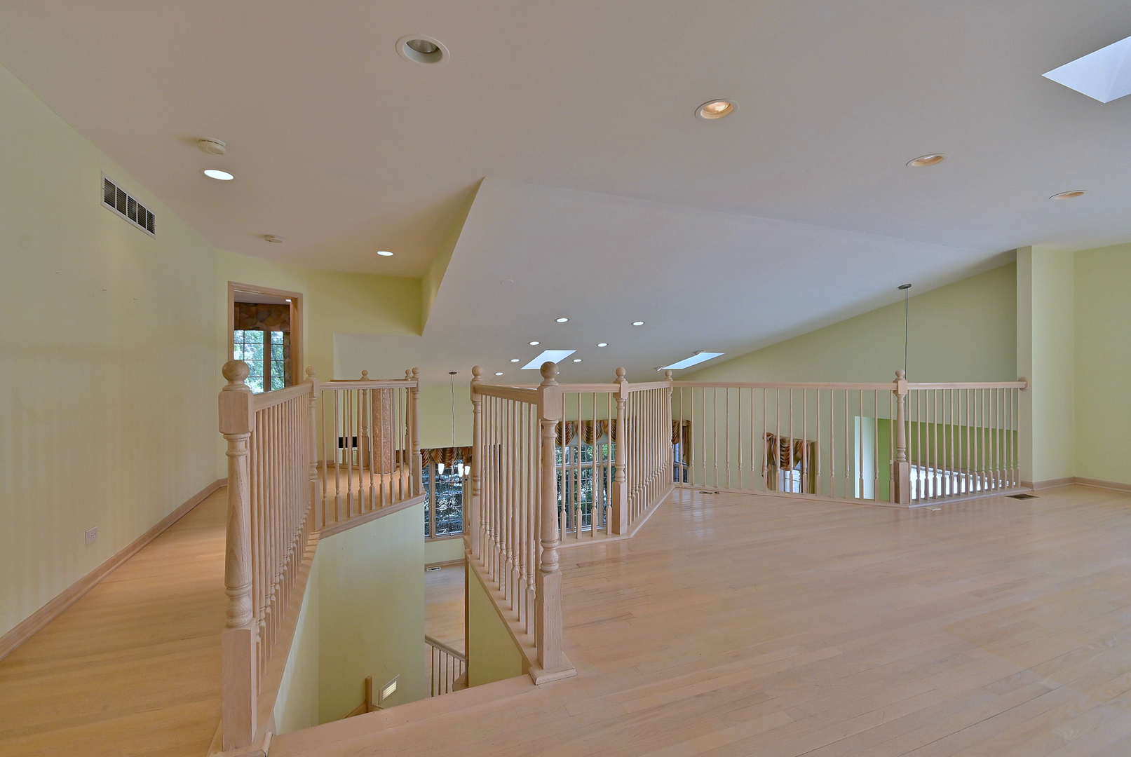 1735 Park Ridge Point Park Ridge, IL 60068 - Photo 34 of 64 a view of a hallway with wooden floor