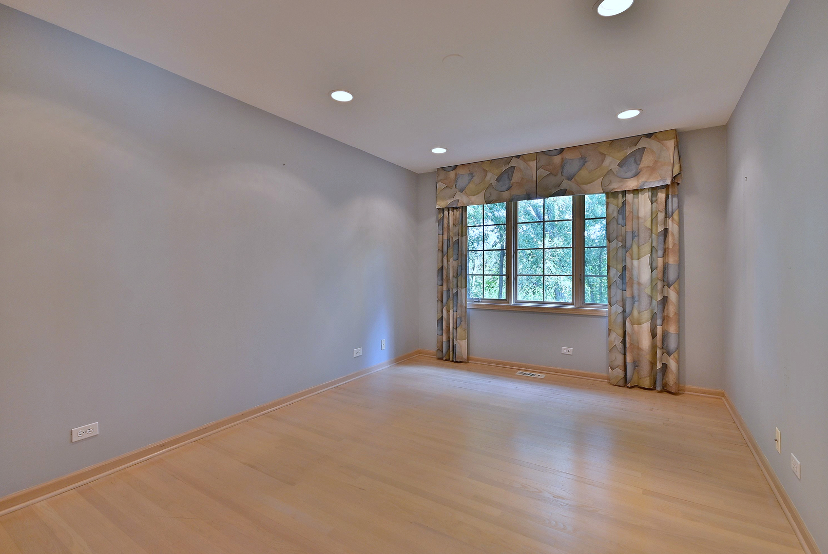 1735 Park Ridge Point Park Ridge, IL 60068 - Photo 39 of 64 a view of an empty room with a window