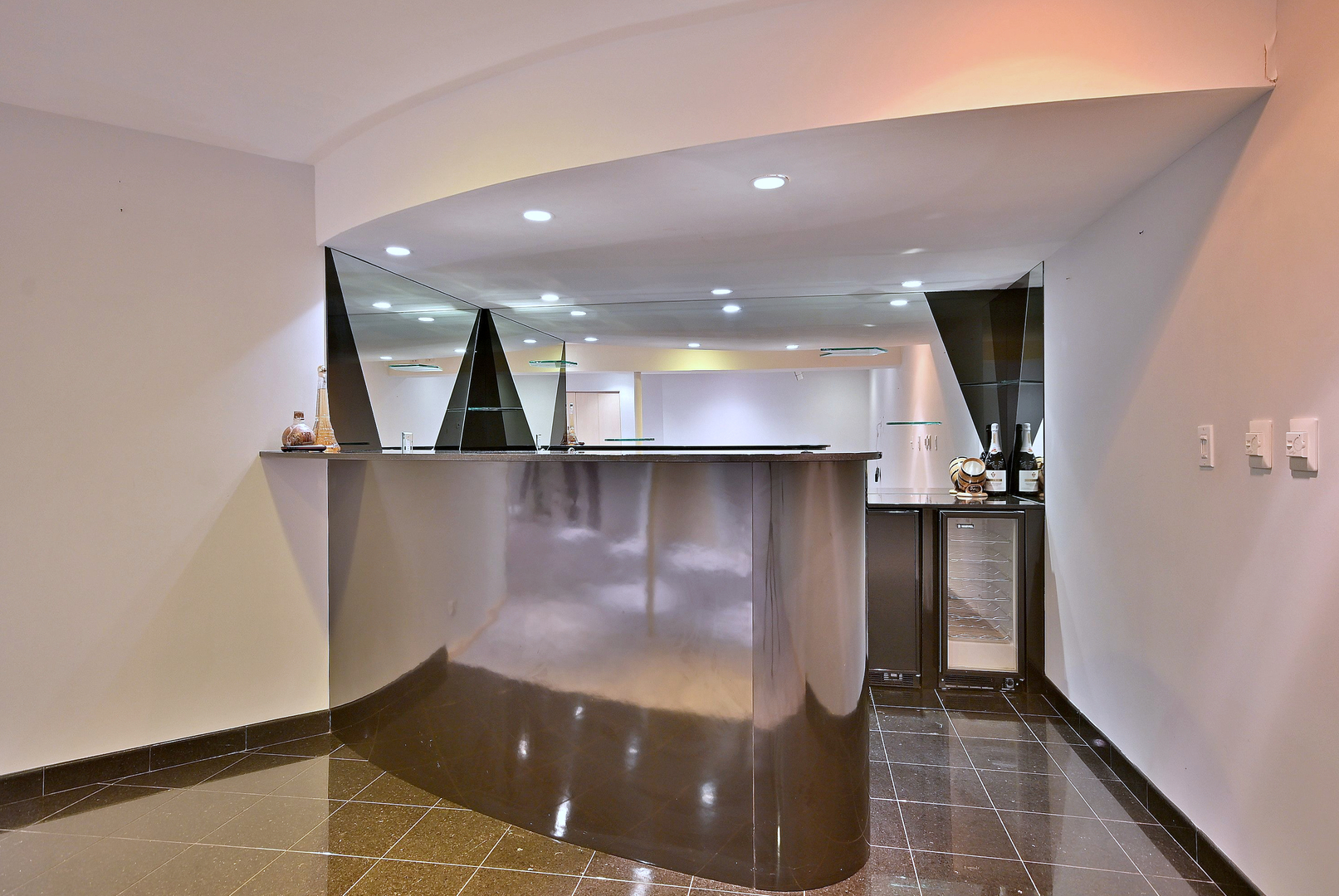 1735 Park Ridge Point Park Ridge, IL 60068 - Photo 55 of 64 a view of a hallway