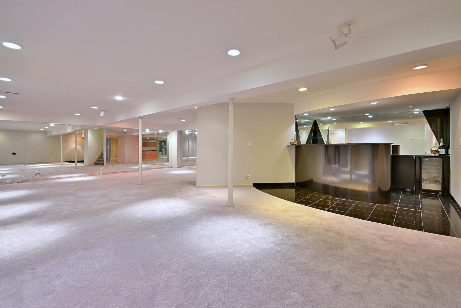 1735 Park Ridge Point Park Ridge, IL 60068 - Photo 56 of 64 a view of a hall with stainless steel appliances