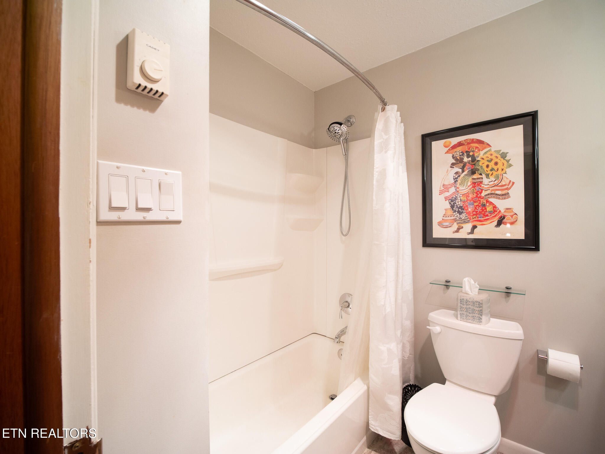 331 Louisiana Avenue Oak Ridge, TN 37830 - Photo 30 of 48 Upstairs Full Hall Bathroom