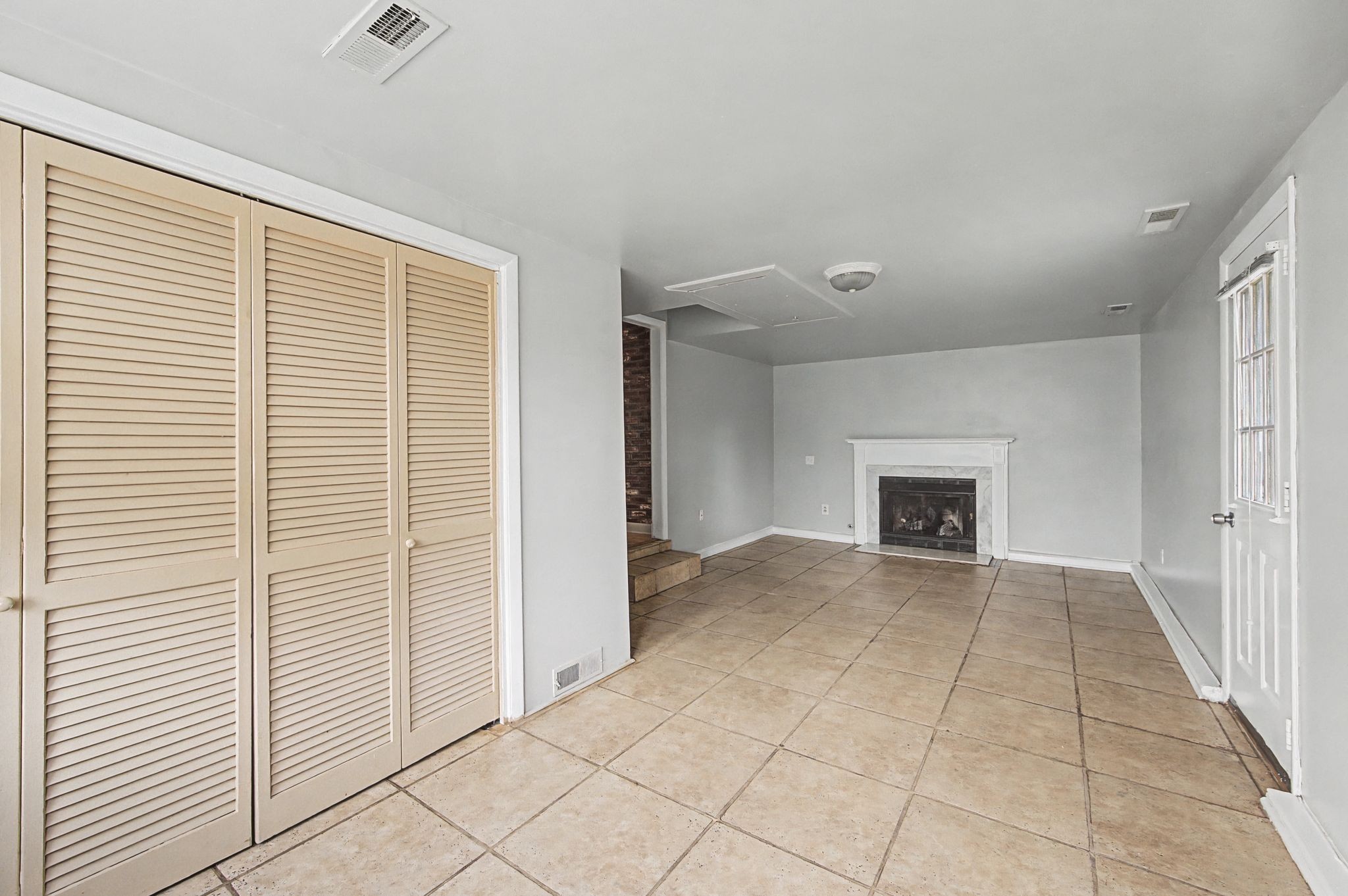551 Bellevue Road North Nashville, TN 37221 - Photo 17 of 45 a view of an empty room with a window