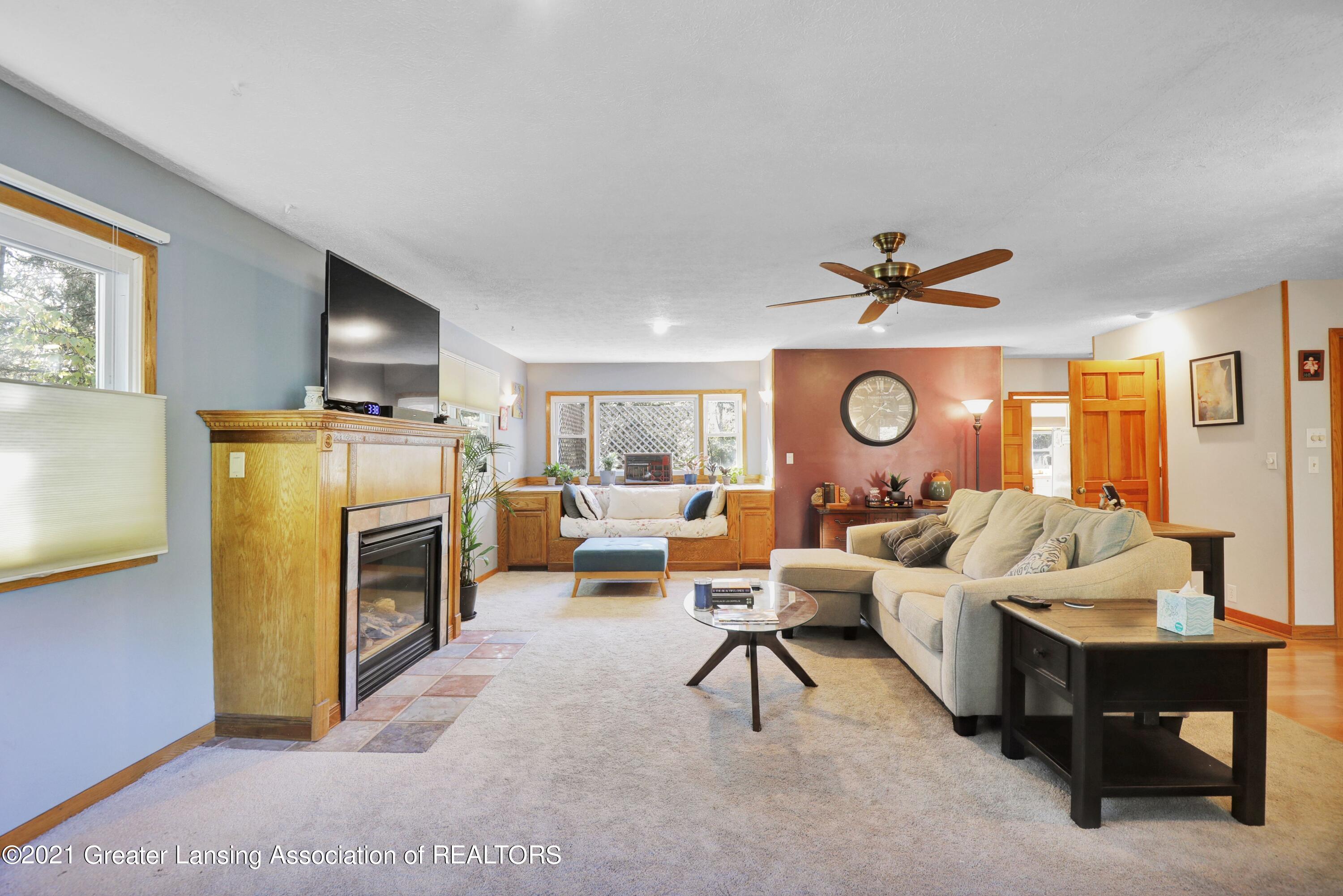 2837 Webster Road Lansing, MI 48906 - Photo 5 of 49 10