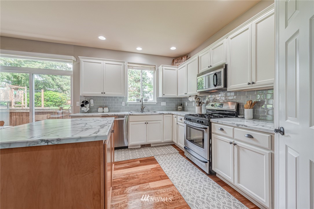 16119 40th Avenue Southeast Bothell, WA 98012 - Photo 9 of 33 Gallery Image 9