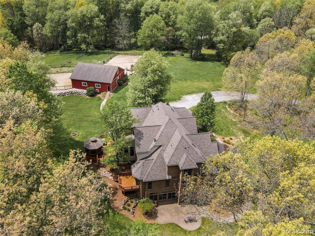 2828 Brighton Road Howell, MI 48843 - Photo 11 of 63