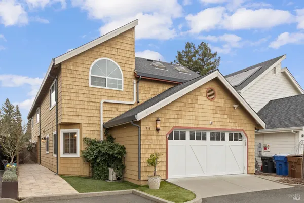 $949,000 | 716 La Homa Drive, Napa, CA 94558