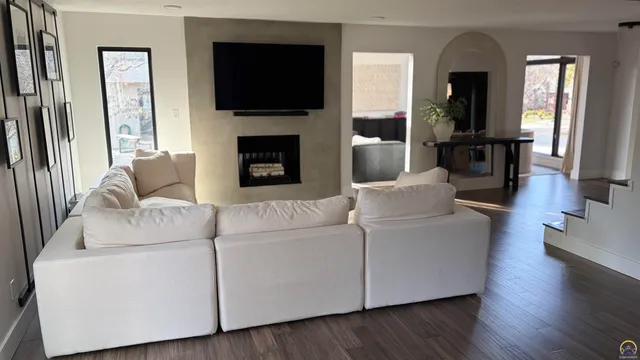 $399,000 | 3502 Southwest Stonybrook Drive, Topeka, KS 66614