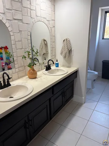 $399,000 | 3502 Southwest Stonybrook Drive, Topeka, KS 66614