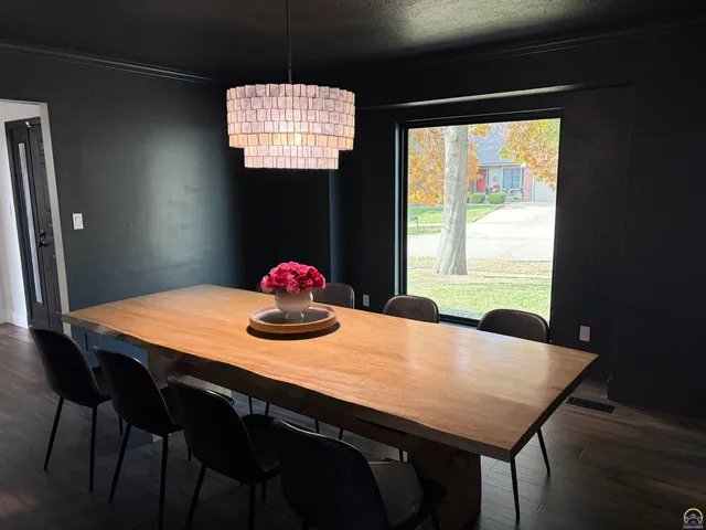 $399,000 | 3502 Southwest Stonybrook Drive, Topeka, KS 66614