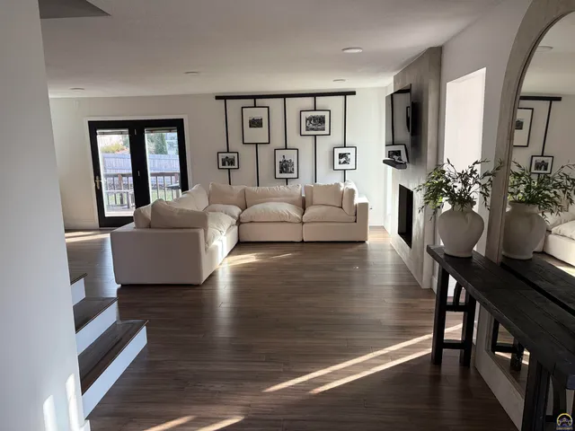 $399,000 | 3502 Southwest Stonybrook Drive, Topeka, KS 66614