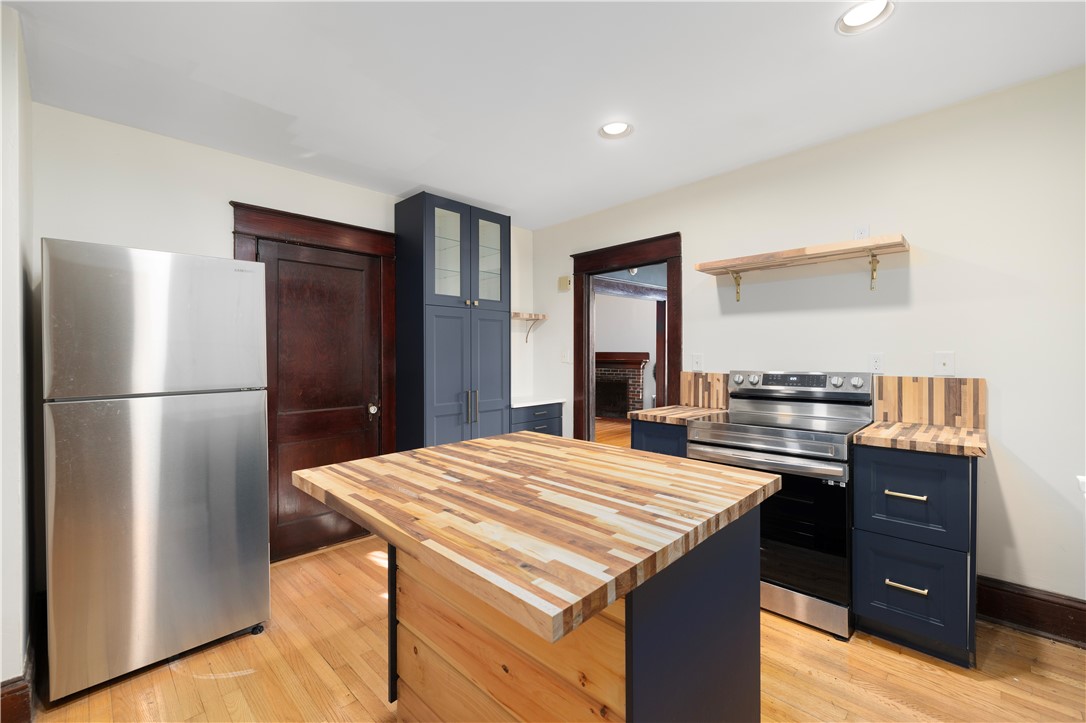 31 Cranston Avenue, Unit 3 Newport, RI 02840 - Photo 2 of 44