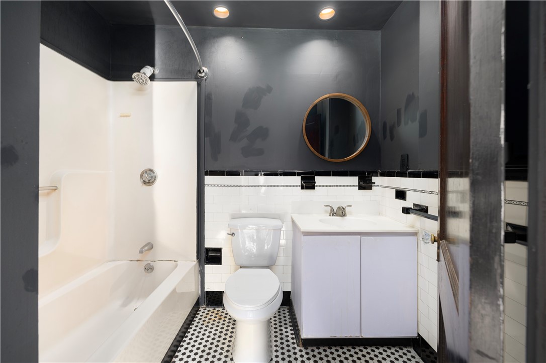 31 Cranston Avenue, Unit 3 Newport, RI 02840 - Photo 27 of 44