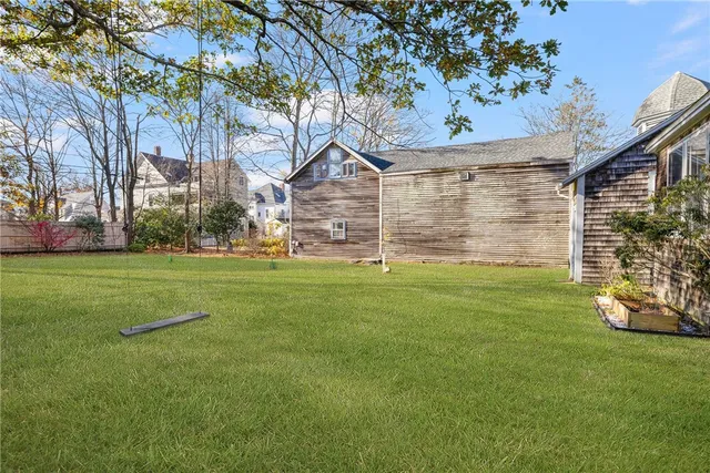 $3,000 | 31 Cranston Avenue, Unit 3, Newport, RI 02840