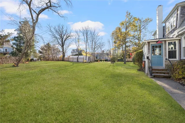 $3,000 | 31 Cranston Avenue, Unit 3, Newport, RI 02840