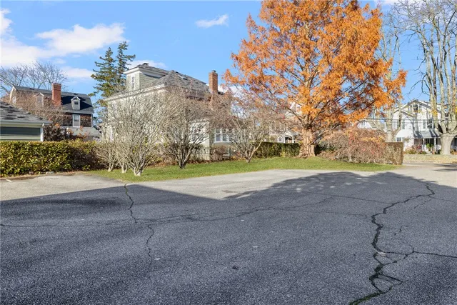 $3,000 | 31 Cranston Avenue, Unit 3, Newport, RI 02840