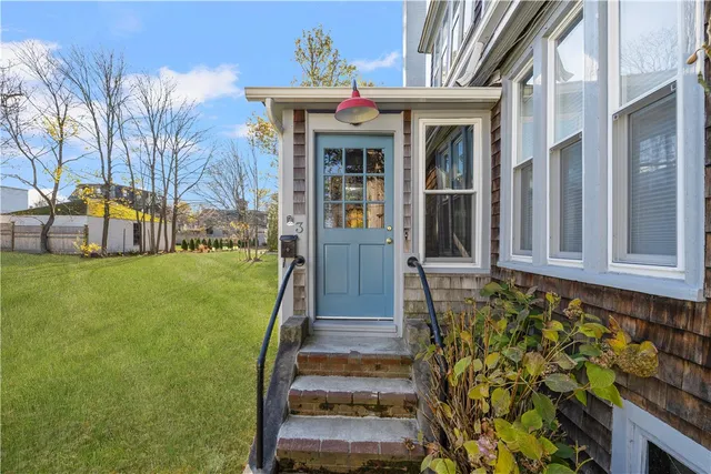 $3,000 | 31 Cranston Avenue, Unit 3, Newport, RI 02840