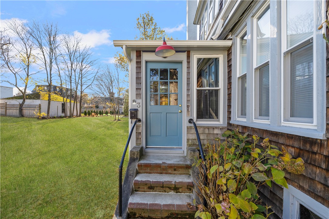 31 Cranston Avenue, Unit 3 Newport, RI 02840 - Photo 5 of 44