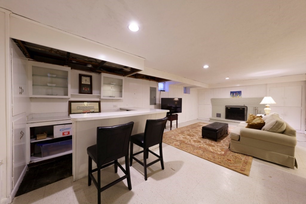 111 Woodcliff Road Brookline, MA 02467 - Photo 16 of 24