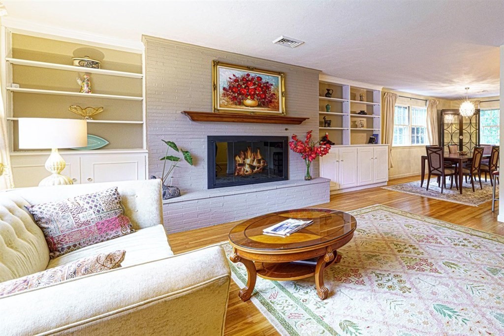 111 Woodcliff Road Brookline, MA 02467 - Photo 4 of 24
