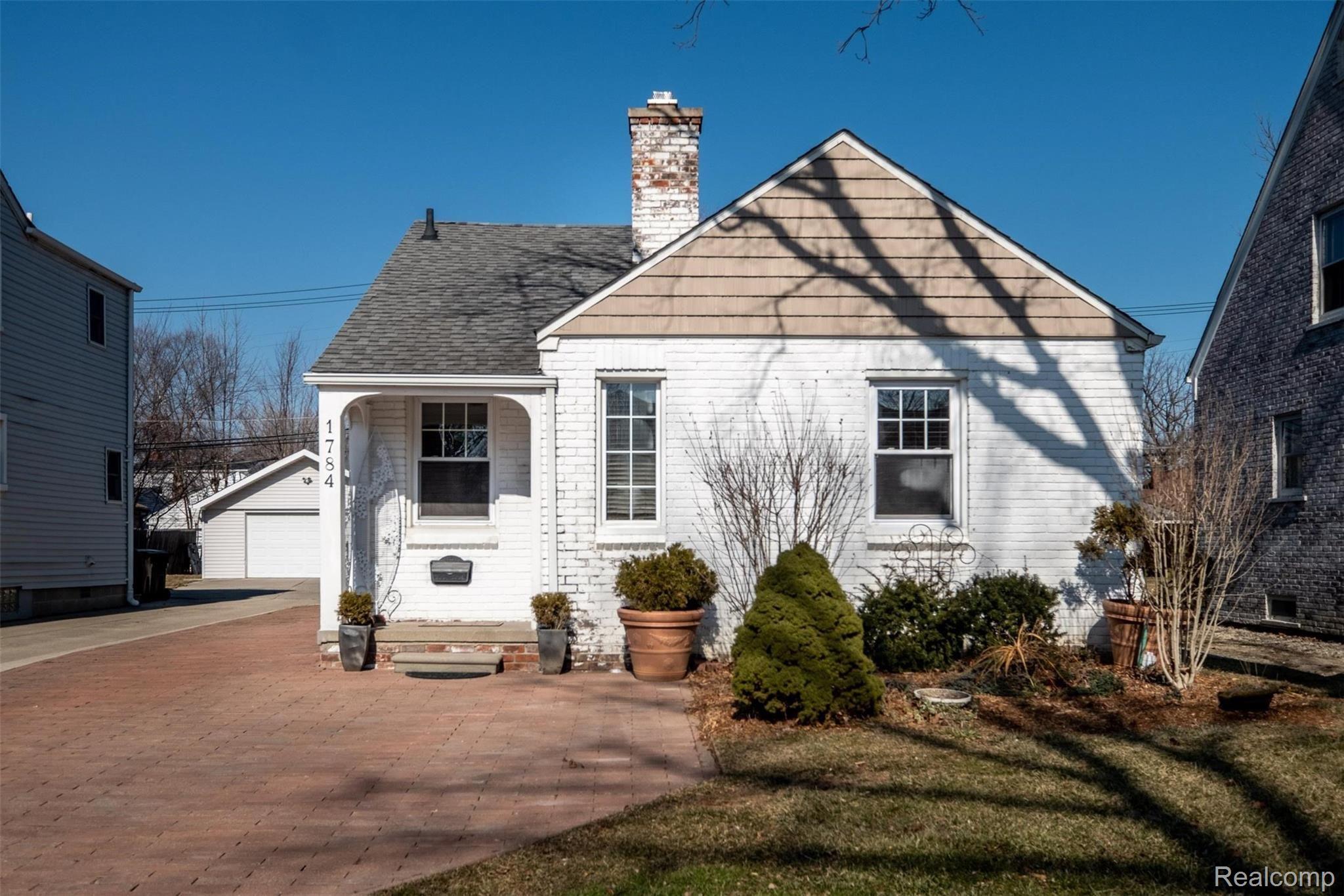 1784 Hampton Road Grosse Pointe, MI 48236 - Photo 2 of 33 1784 Hampton-2.jpg