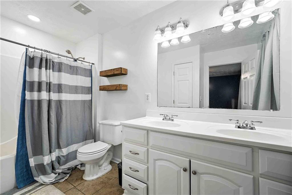 550 Donahoo Road Southeast Silver Creek, GA 30173 - Photo 25 of 29 a bathroom with a sink a toilet and shower