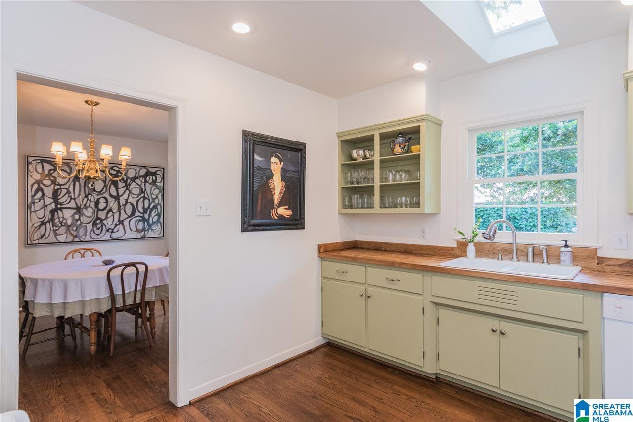 703 Belmont Road Birmingham, AL 35209 - Photo 3 of 34