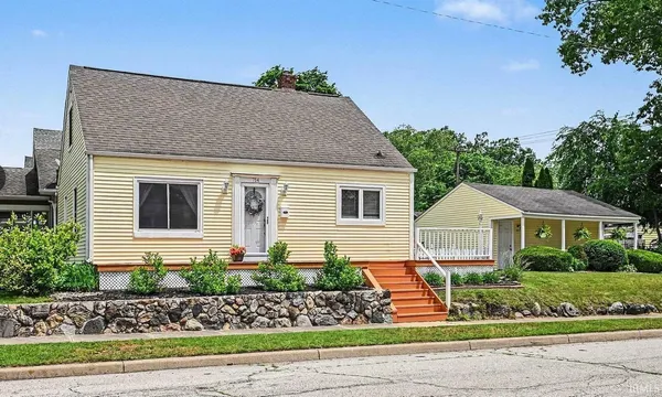 $215,900 | 714 Benton Street, Mishawaka, IN 46545