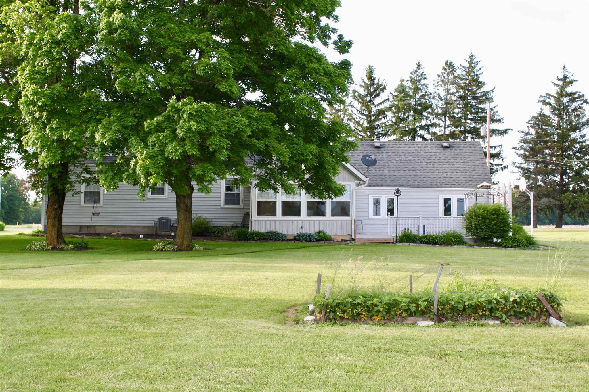 8834 Hoffman Road Fort Wayne, IN 46816 - Photo 4 of 36