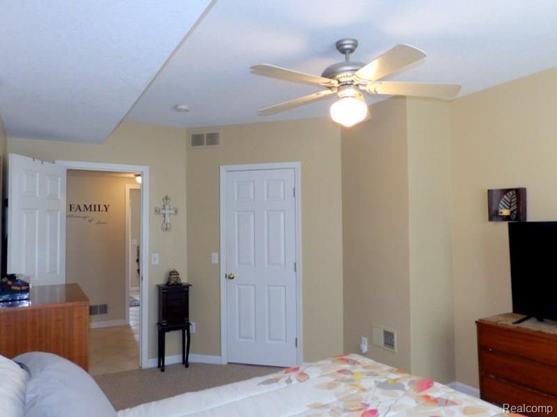 18027 Middlebelt Road Romulus, MI 48174 - Photo 32 of 49 102_6296.JPG
