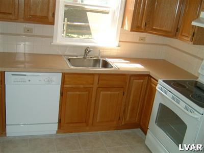 5391 Hanoverville Road Bethlehem, PA 18017 - Photo 10 of 16 KITCHEN