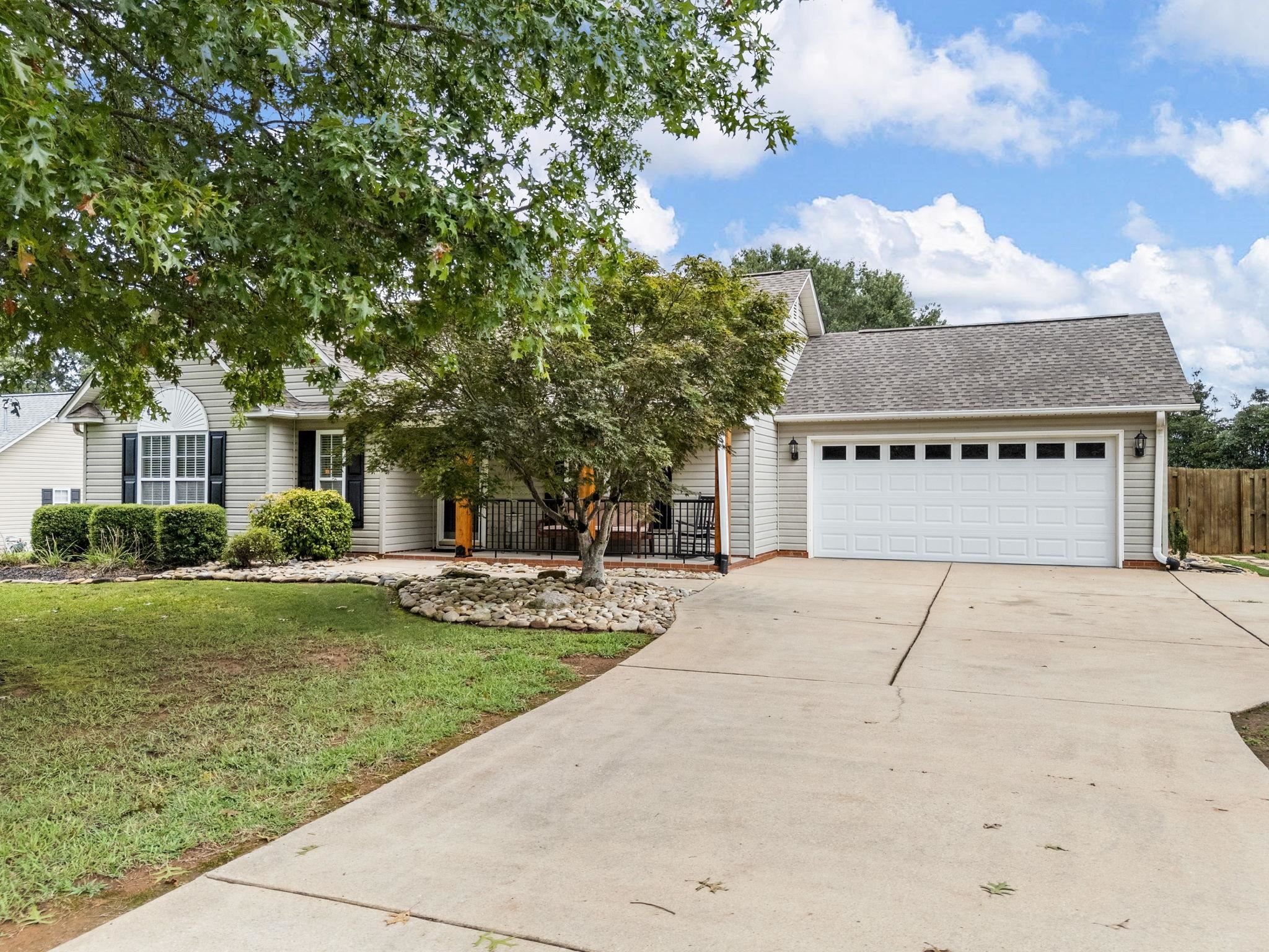 111 State Rd S-42-2289 Greer, SC 29651 - Photo 4 of 38 Gallery Image 4