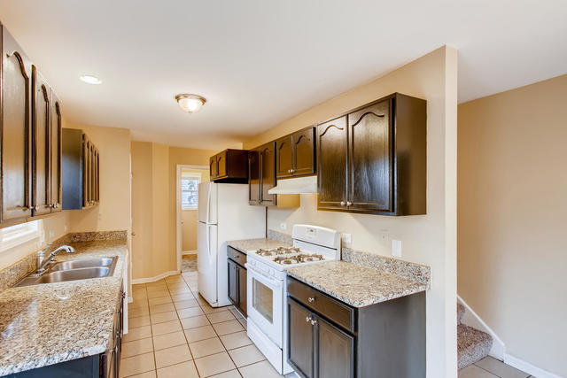 808 Stewart Avenue Elgin, IL 60120 - Photo 2 of 17