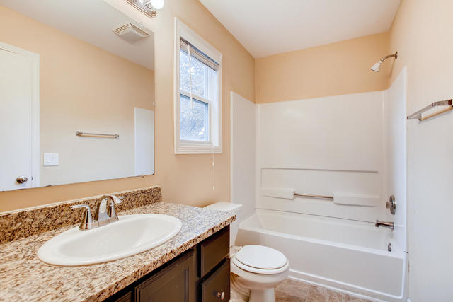 808 Stewart Avenue Elgin, IL 60120 - Photo 11 of 17