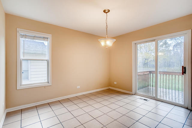 808 Stewart Avenue Elgin, IL 60120 - Photo 4 of 17