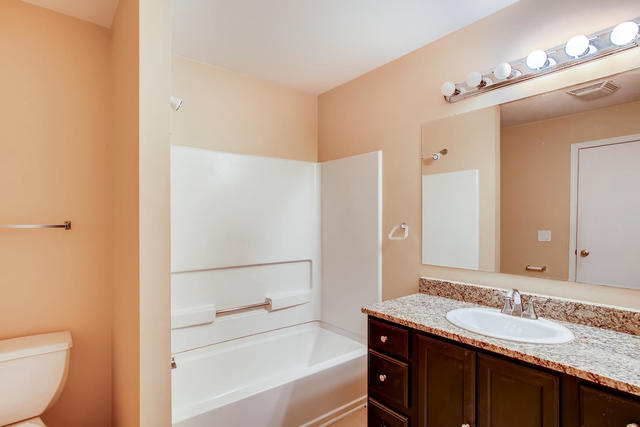 808 Stewart Avenue Elgin, IL 60120 - Photo 9 of 17