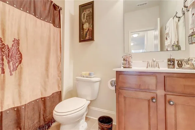 a en suite bathroom with a sink and a mirror